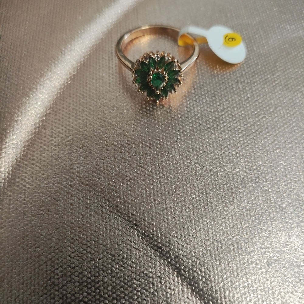 Elegant Green Gemstone Ring